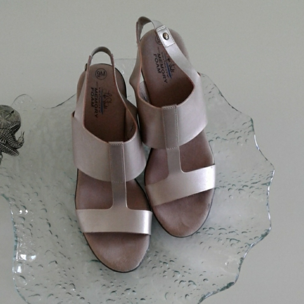 LIFE STRIDE GOLD WEDGE SANDAL